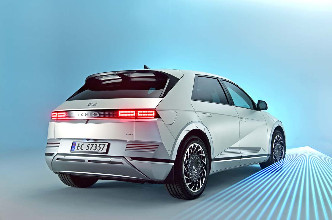 IONIQ 5 вид ззаду